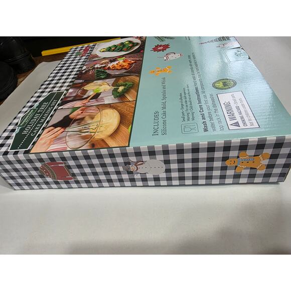 Holiday Tree Cake Making Set – Silicone Mold, Spatula & Whisk – Baking Kit - Picture 6 of 7